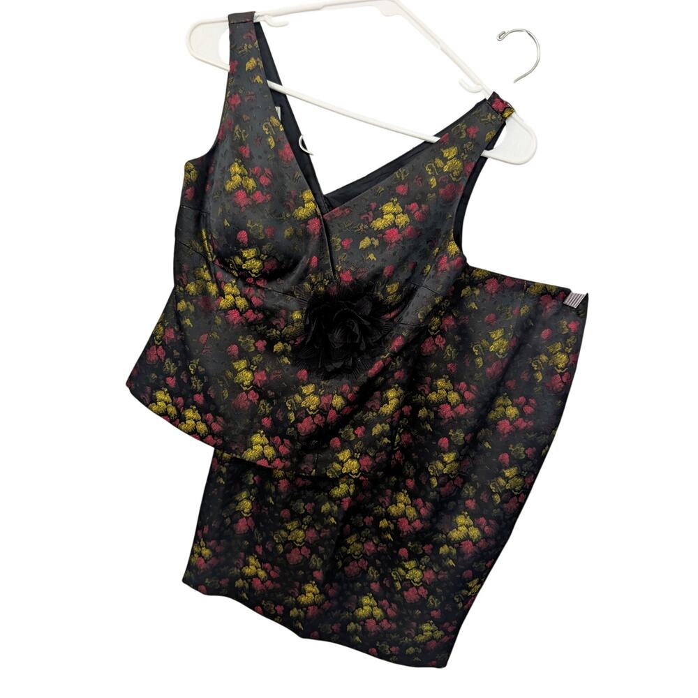 MAGGY LONDON! STUNNING BLACK, RED, GOLD SATIN FLORAL 2 PC SKIRT & TOP SET! SZ 4P